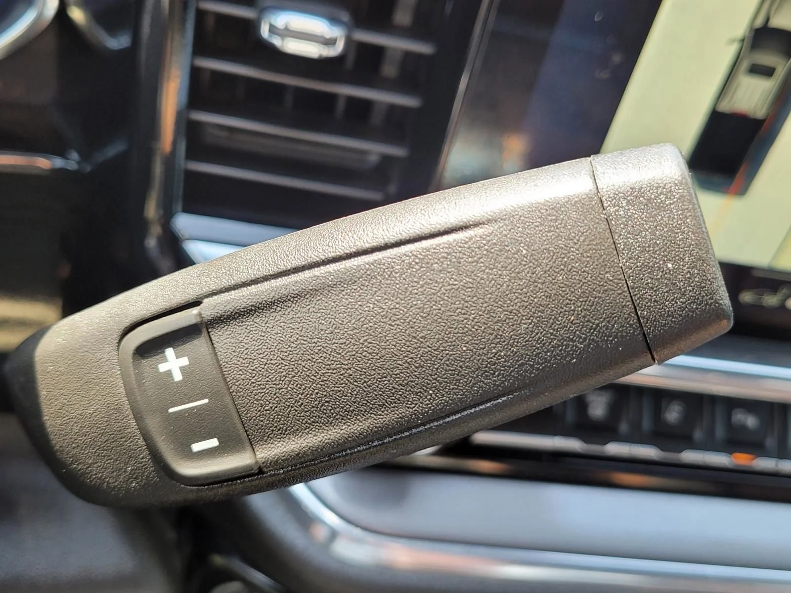Used 2024 Iridescent Pearl Tricoat Chevrolet High Country image 29