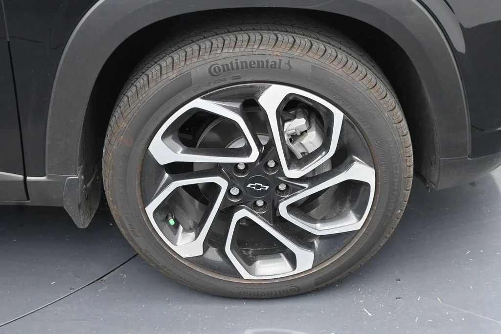 Used 2025 Black Chevrolet 2RS image 11
