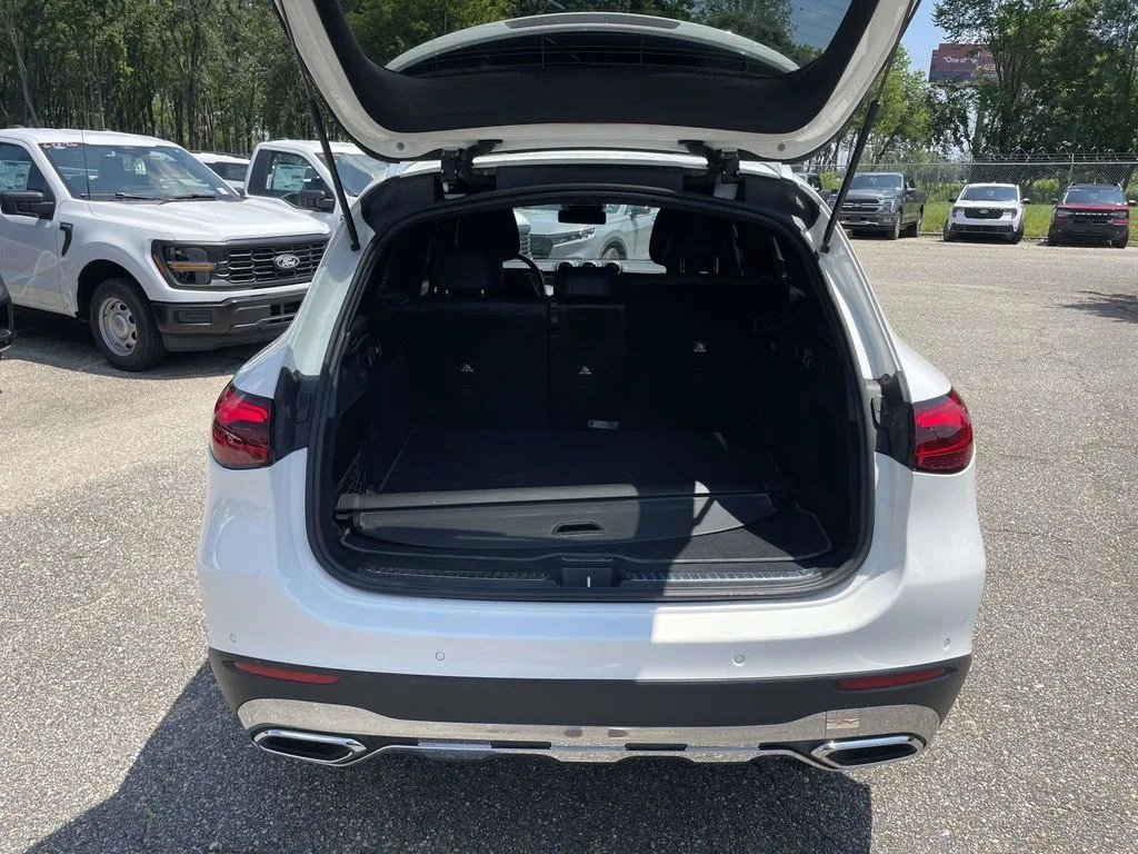 Used 2024 White Mercedes-Benz GLC 300 image 10