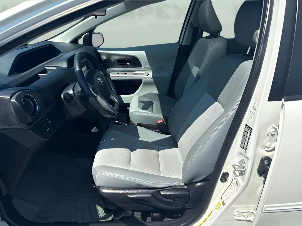 Used 2013 White Toyota Four image 5