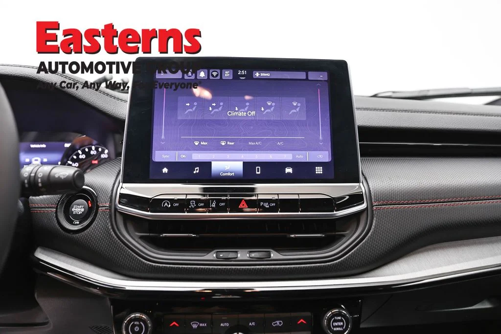 Used 2025 Silver Jeep Trailhawk image 12
