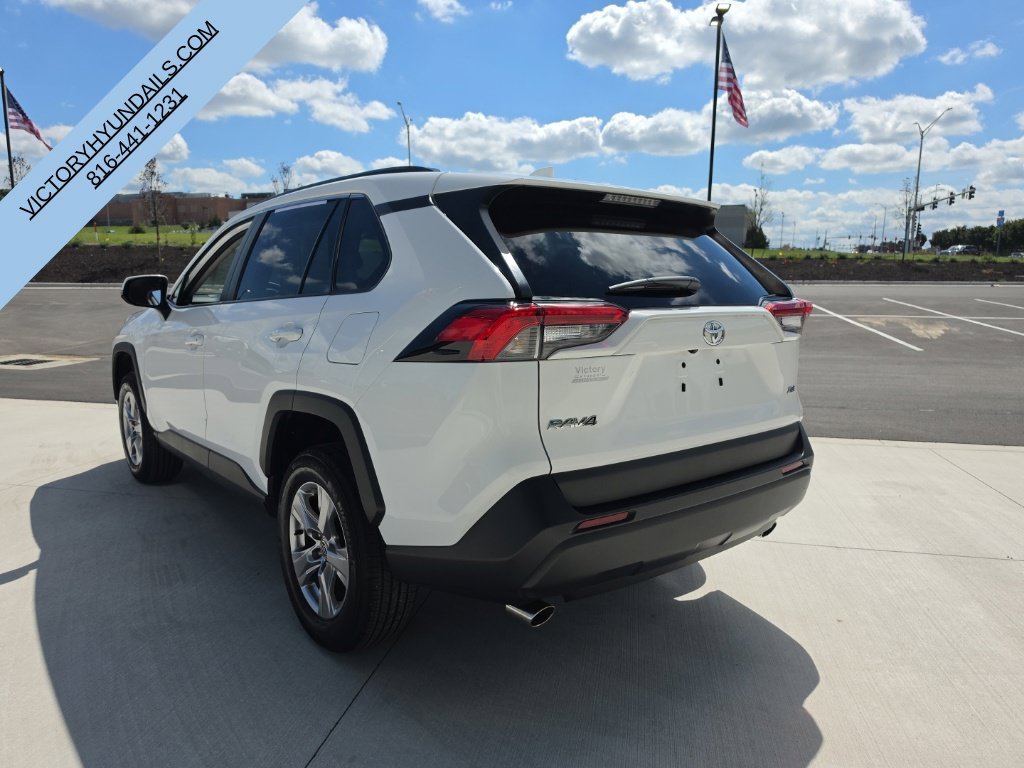 Used 2025 White Toyota XLE image 3