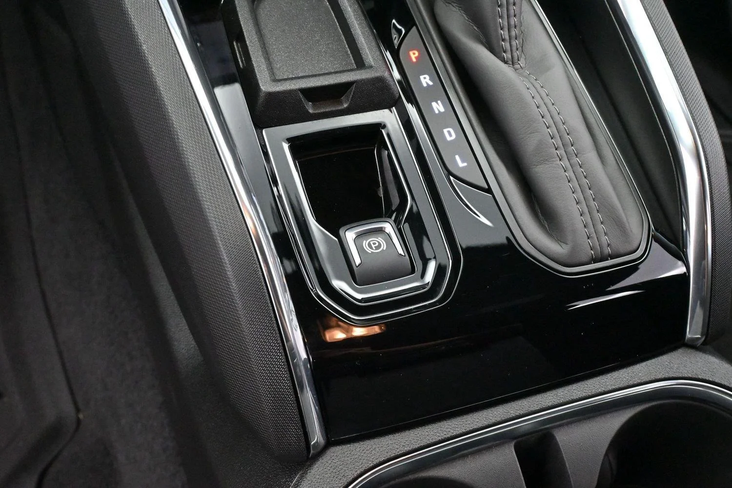 Used 2025 Onyx Black GMC Elevation image 20
