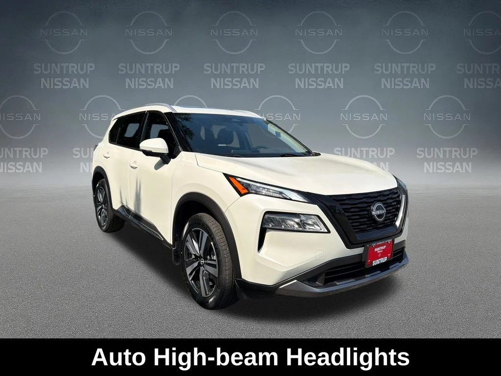 Used 2023 White Nissan SL image 17