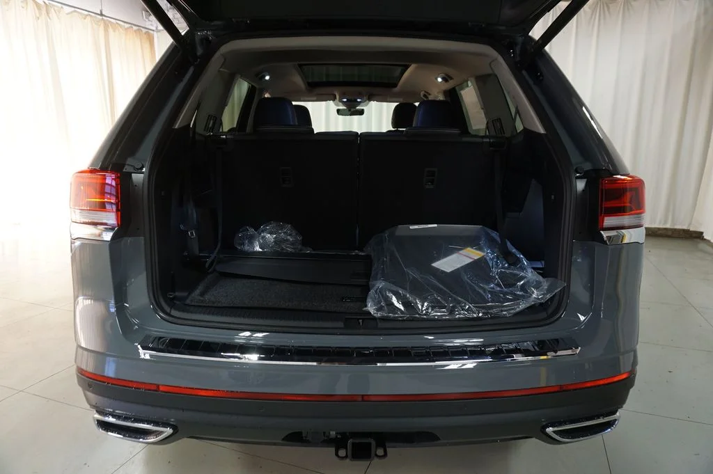 New 2026 Gray Volkswagen 2.0T SE w/Technology image 32