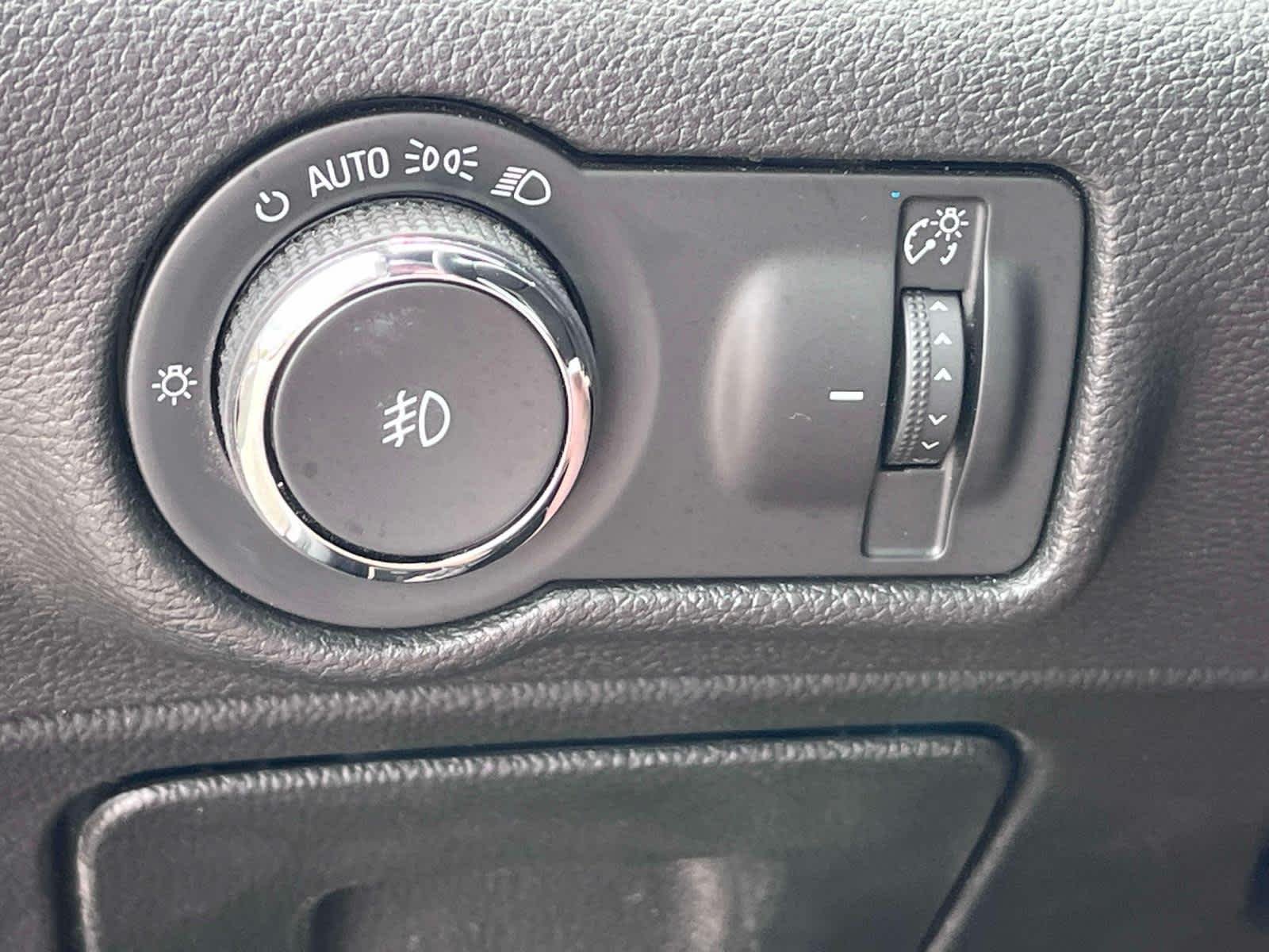 Used 2017 TOASTED COCONUT METALLIC Buick Premium image 27