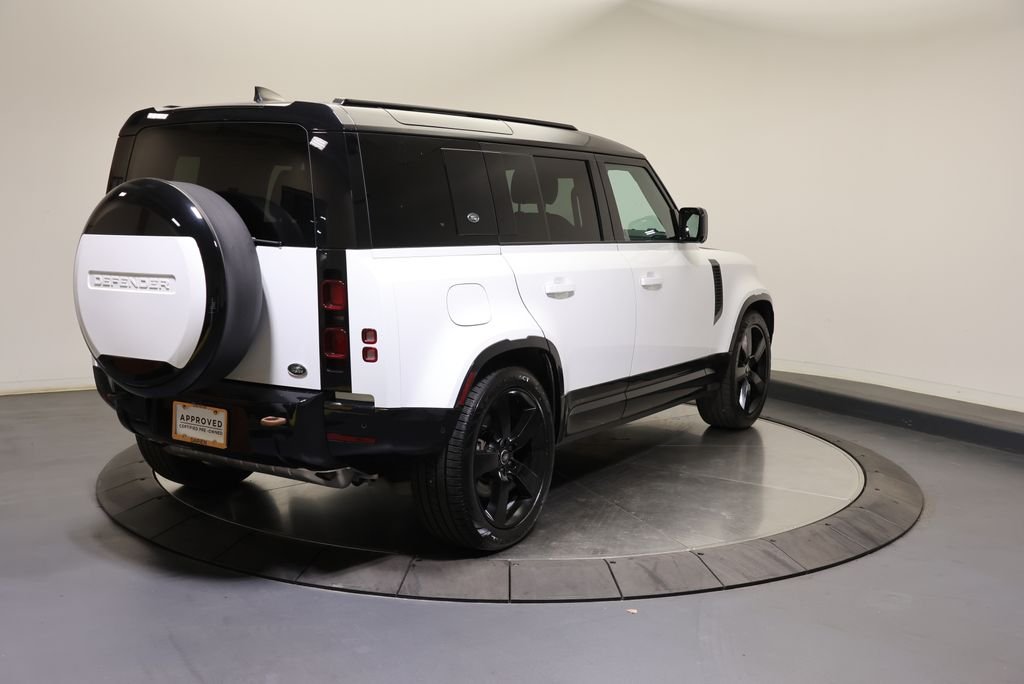Used 2023 Fuji White Land Rover X-Dynamic SE image 5