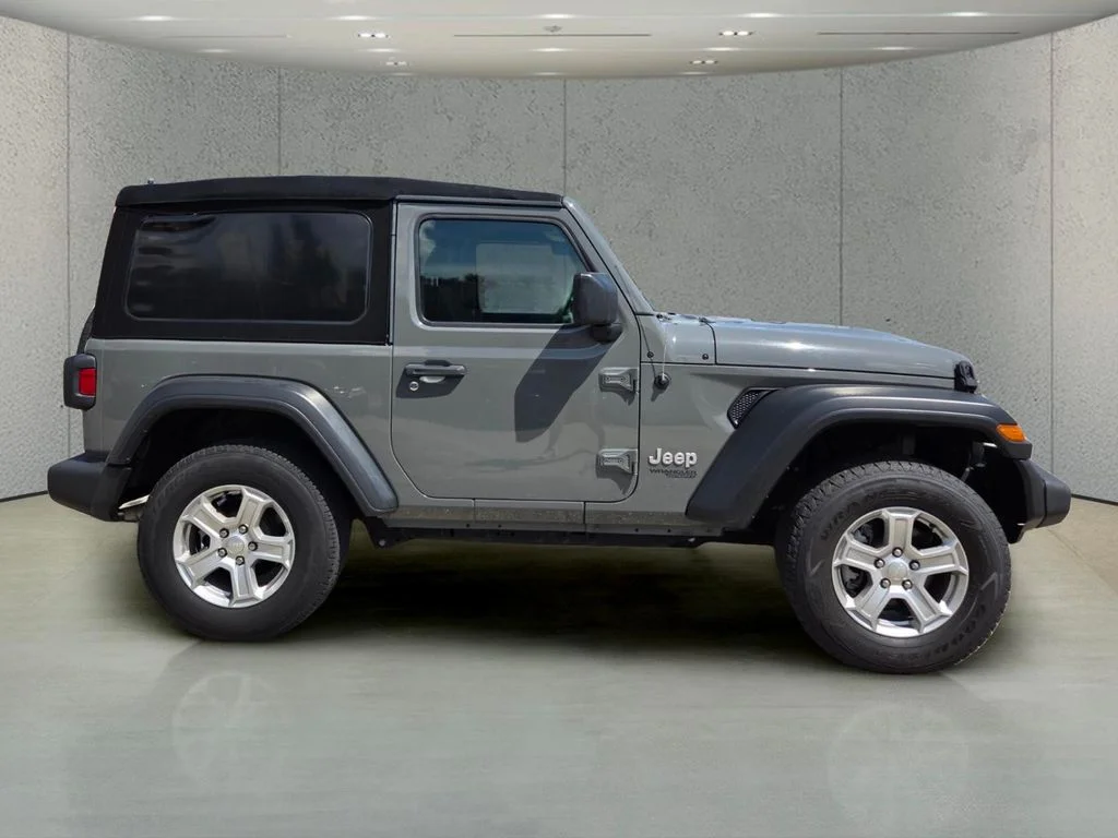Used 2020 Gray Jeep Sport S image 6