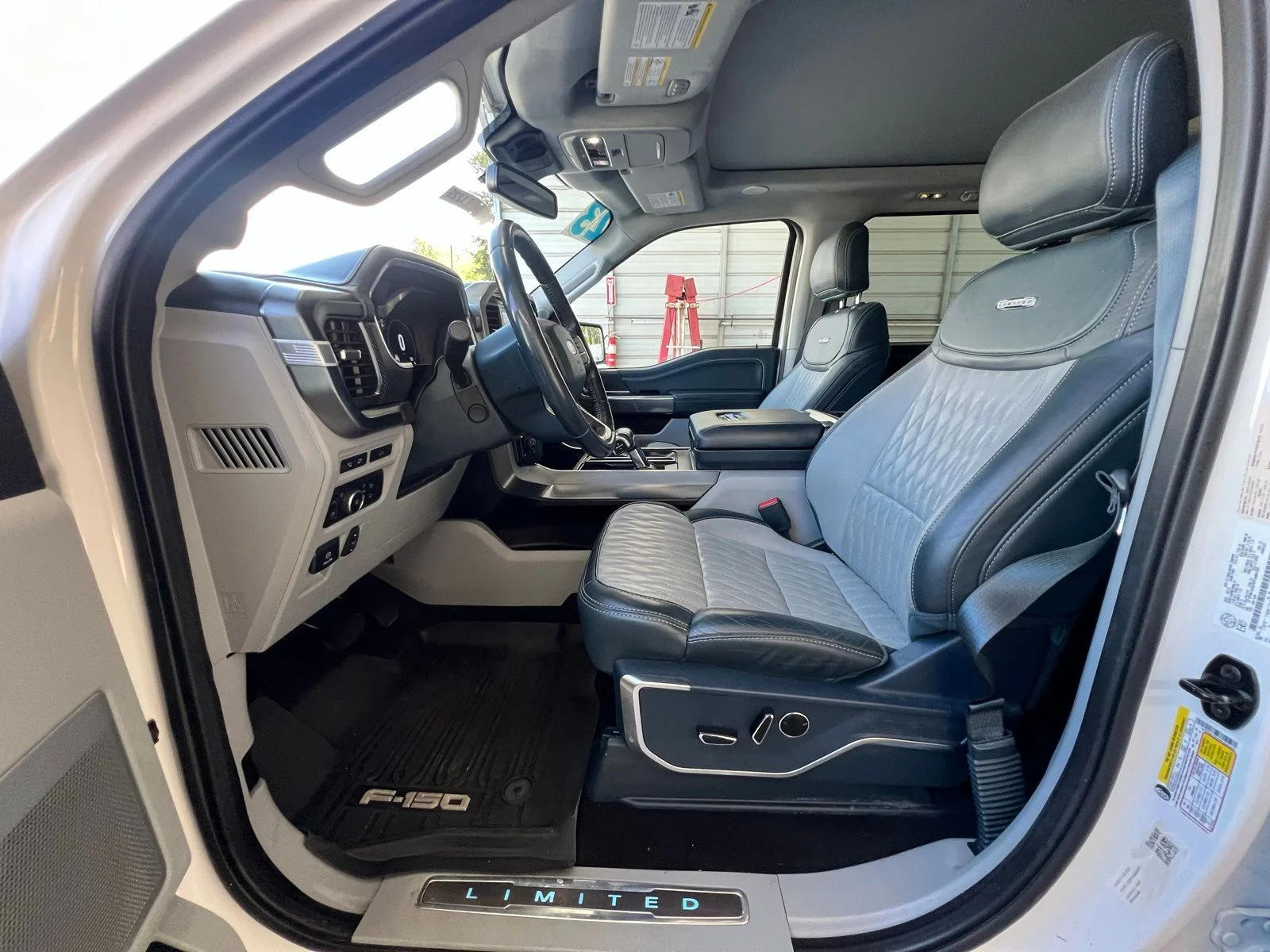 Used 2023 White Ford Limited image 11