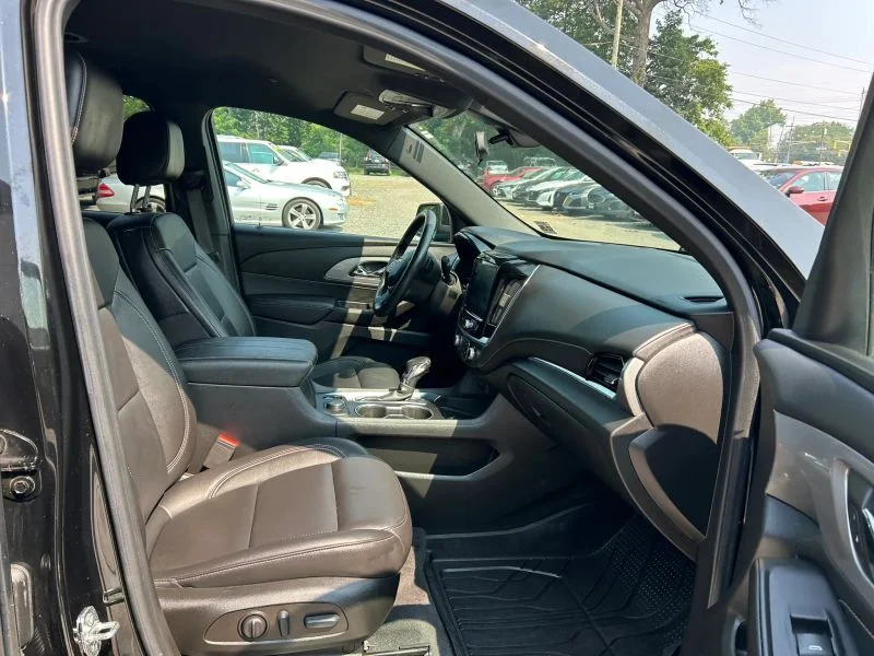 Used 2022 Black Chevrolet LT Sport Utility 4D image 22