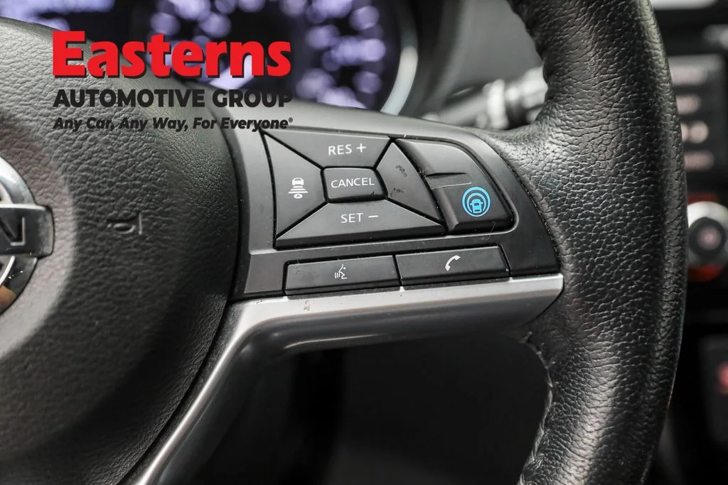 Used 2020 Silver Nissan SL image 16
