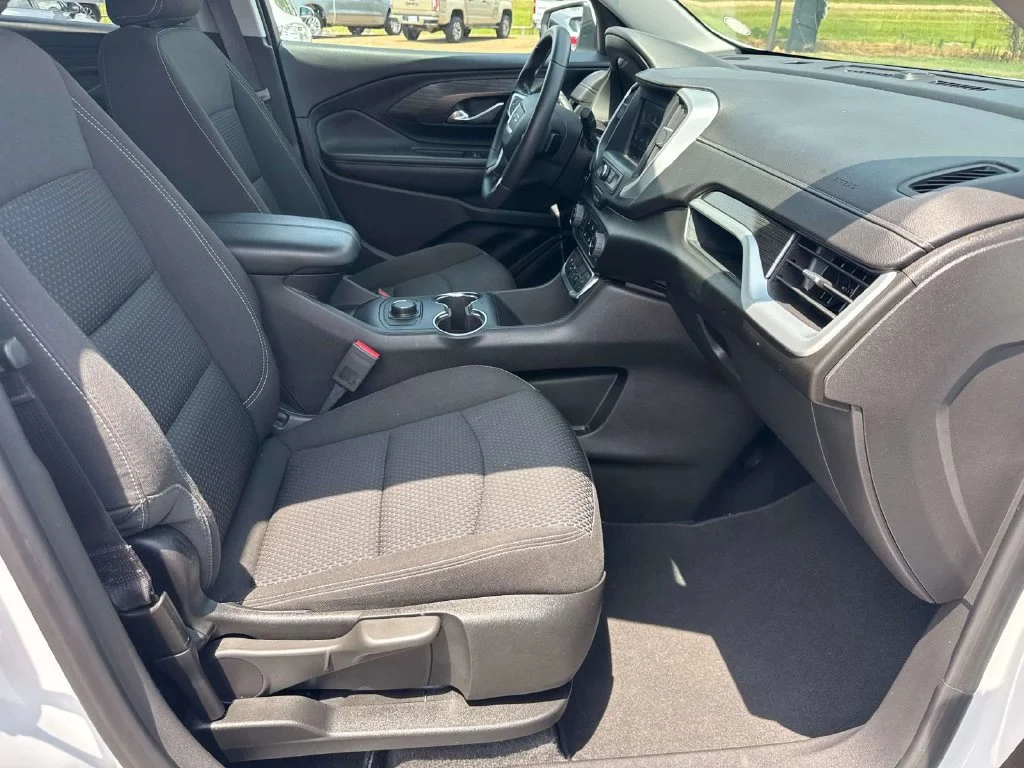 Used 2024 White GMC SLE image 19