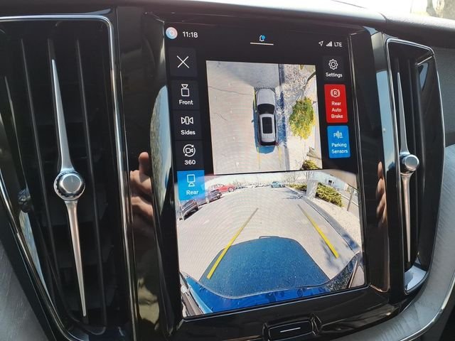 2025 Volvo XC60 Plus - Photo 10