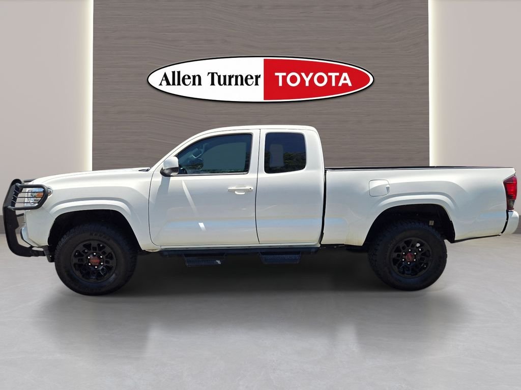 Used 2020 White Toyota SR image 10
