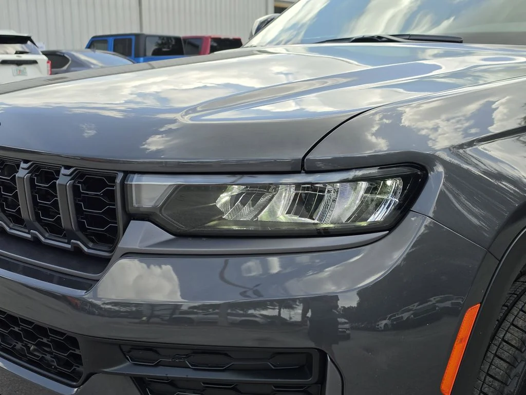 New 2026 Baltic Gray Metallic Clear-Coat Exterior Paint Jeep Altitude image 7