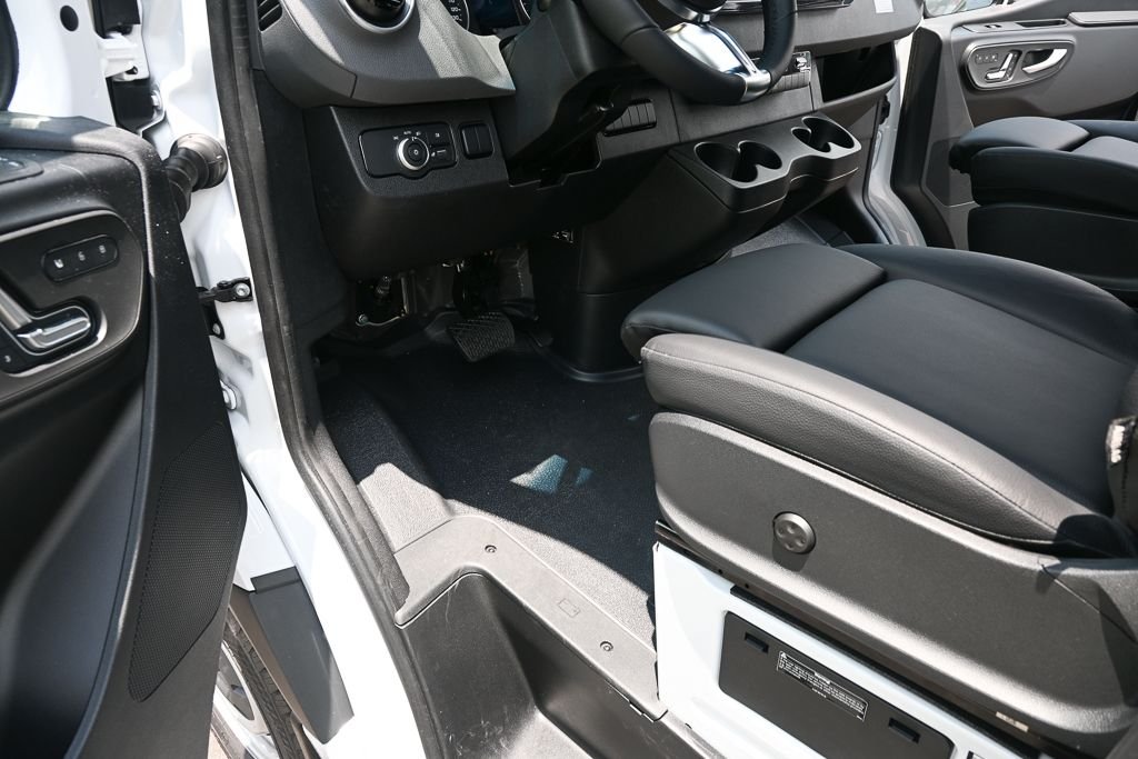 New 2026 Arctic White Mercedes-Benz Cargo 170 WB image 7