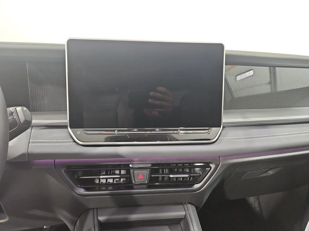 New 2026 Silver Volkswagen 2.0T SE image 18