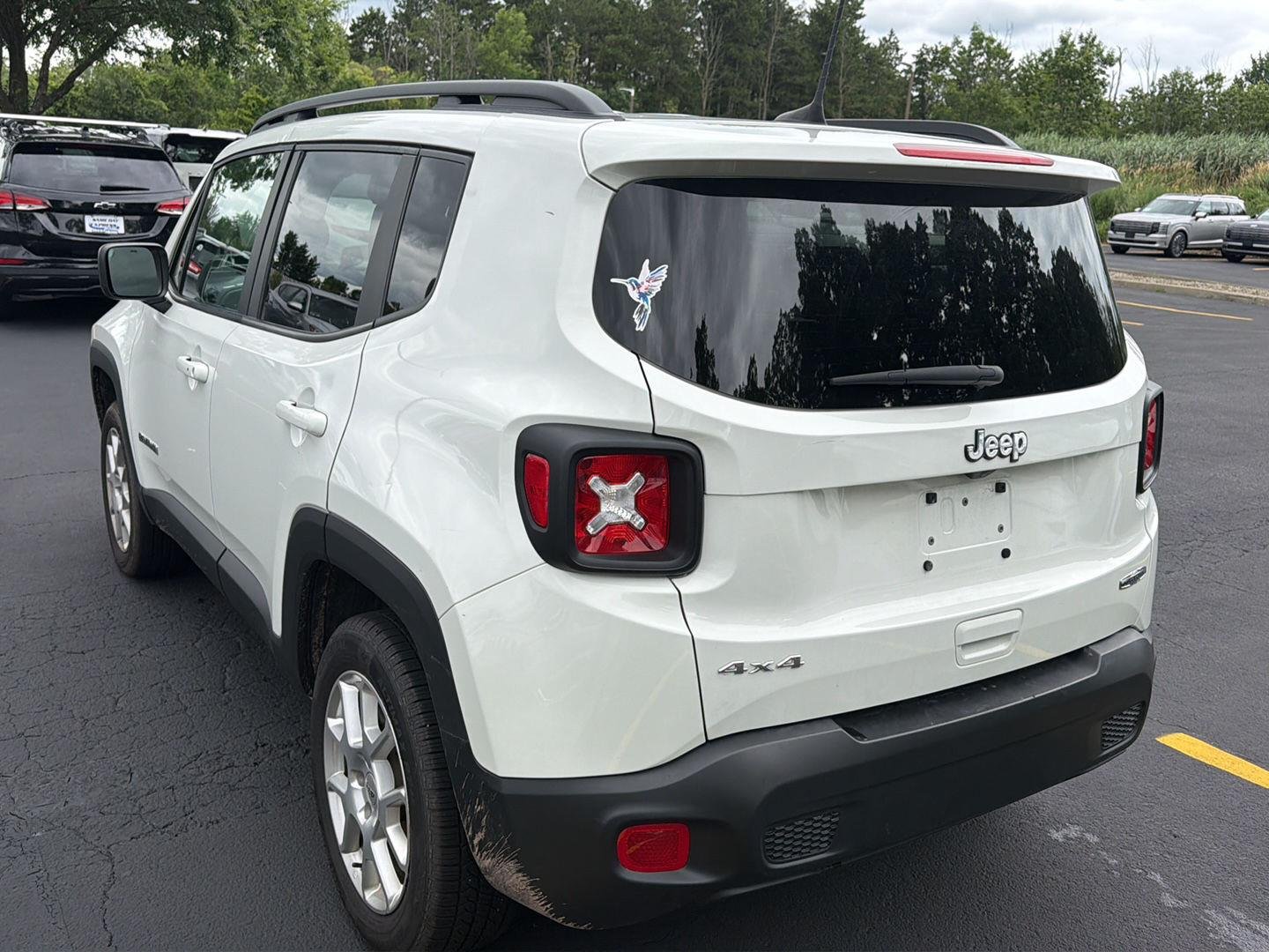 Used 2022 Alpine White Clearcoat Jeep Latitude image 4