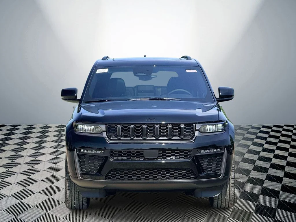 New 2026 Diamond Black Crystal Pearlcoat Jeep Limited image 2