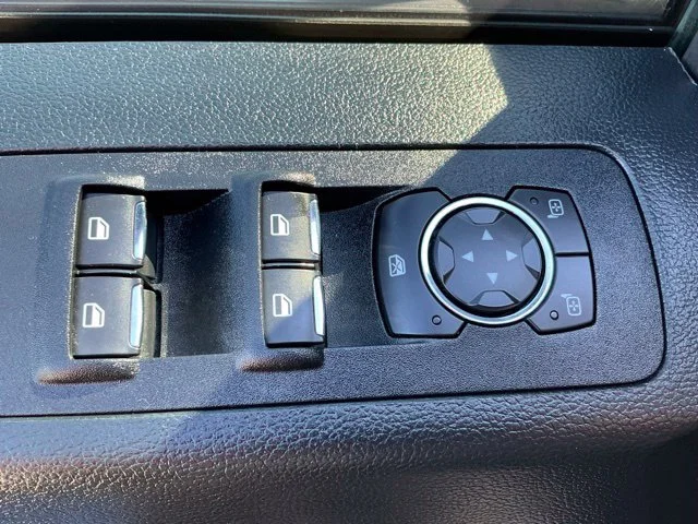 Certified Used 2019 Oxford White Ford XLT image 18