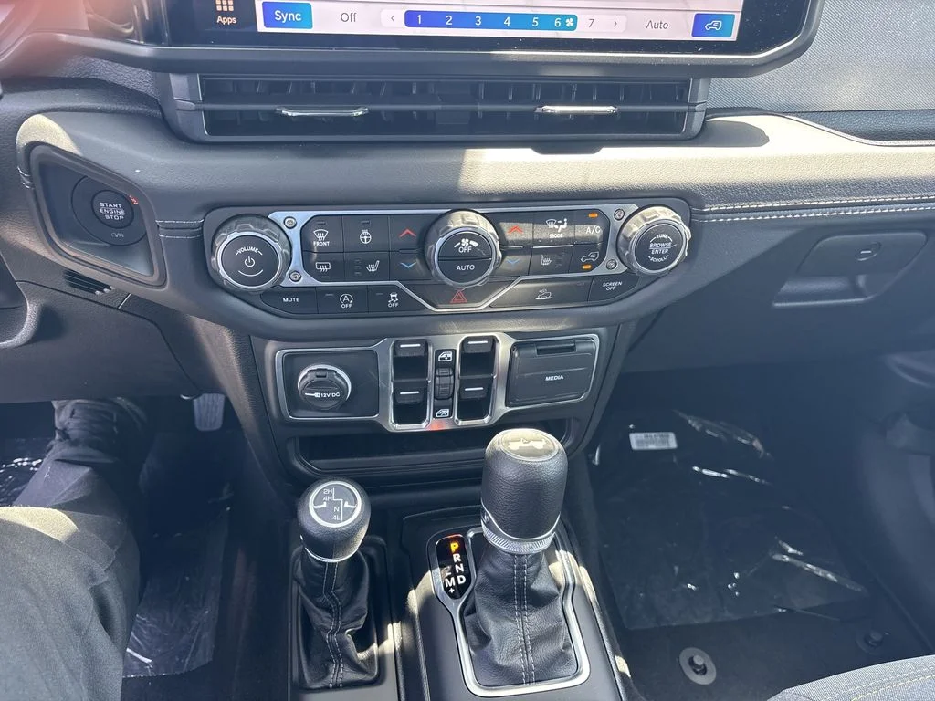 2025 Jeep Wrangler 4-Door Sahara - Photo 26