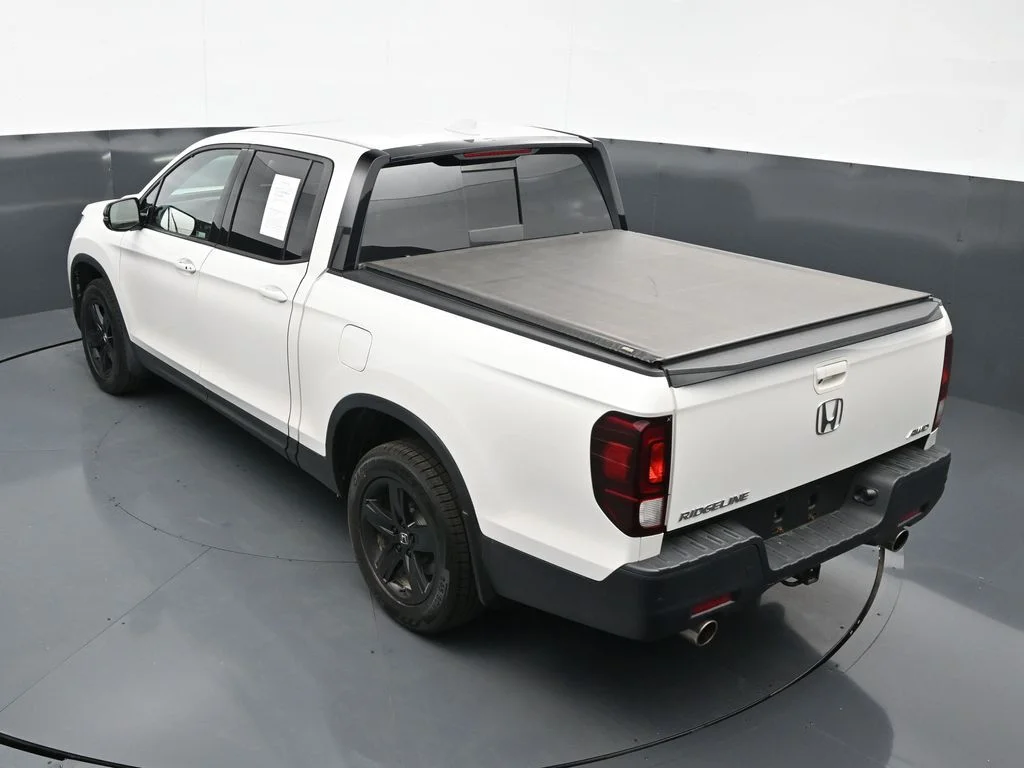 Used 2023 Platinum White Pearl Honda Black Edition image 24