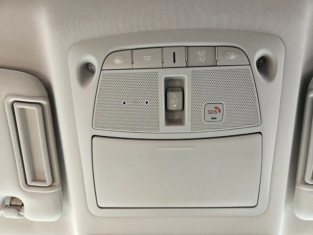 Used 2024 White INFINITI LUXE image 26