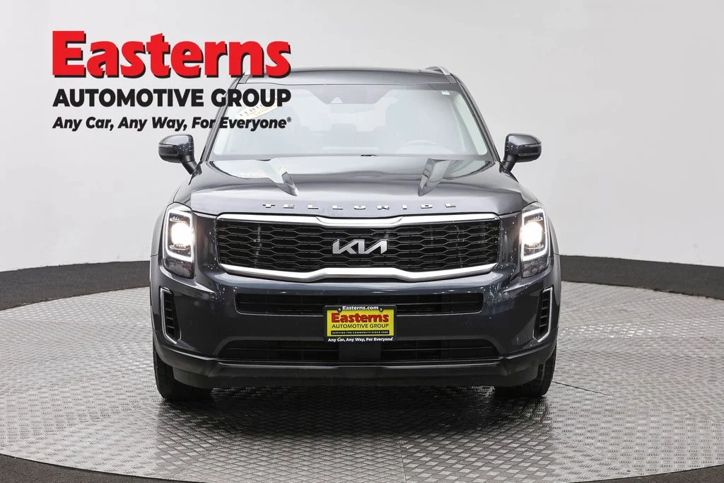 Used 2022 Gray Kia EX image 2