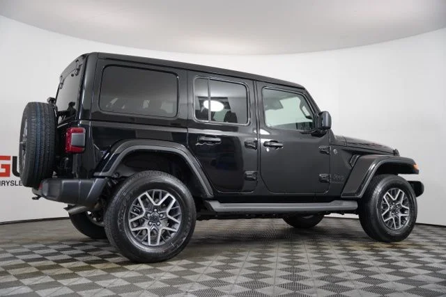 2025 Jeep Wrangler 4-Door Sahara - Photo 36