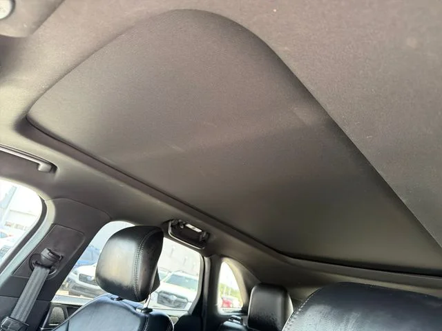 Used 2015 White Lincoln Base image 16