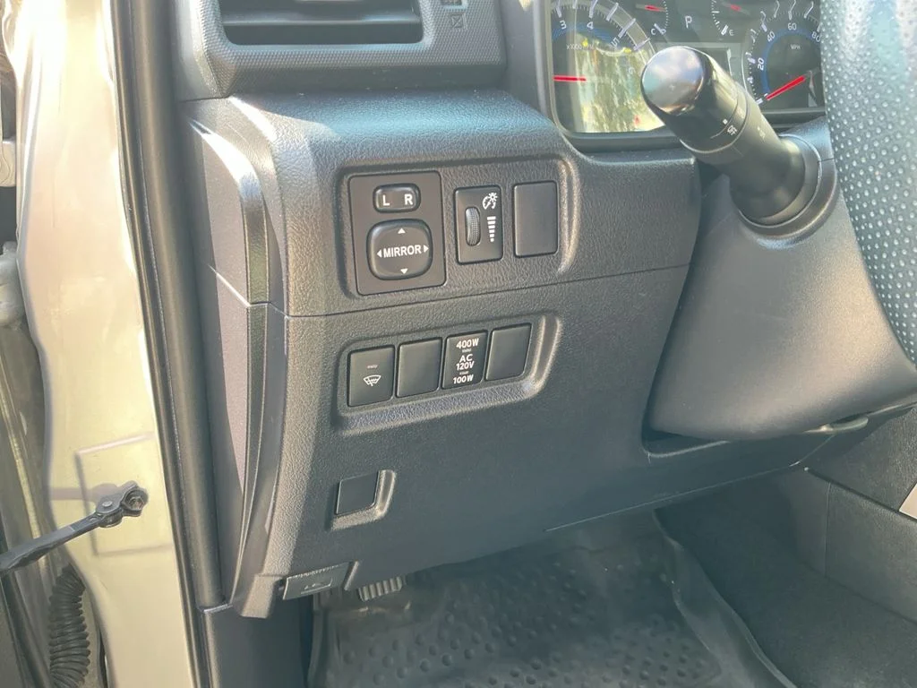 Used 2016 Silver Toyota SR5 Premium image 27