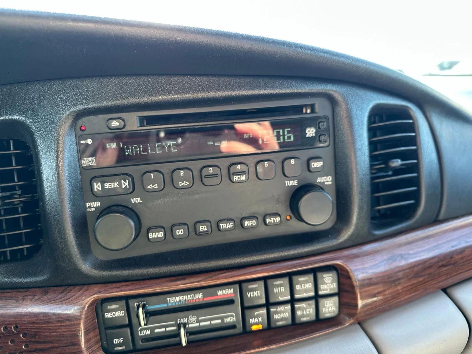 Used 2005 White Buick Custom image 54