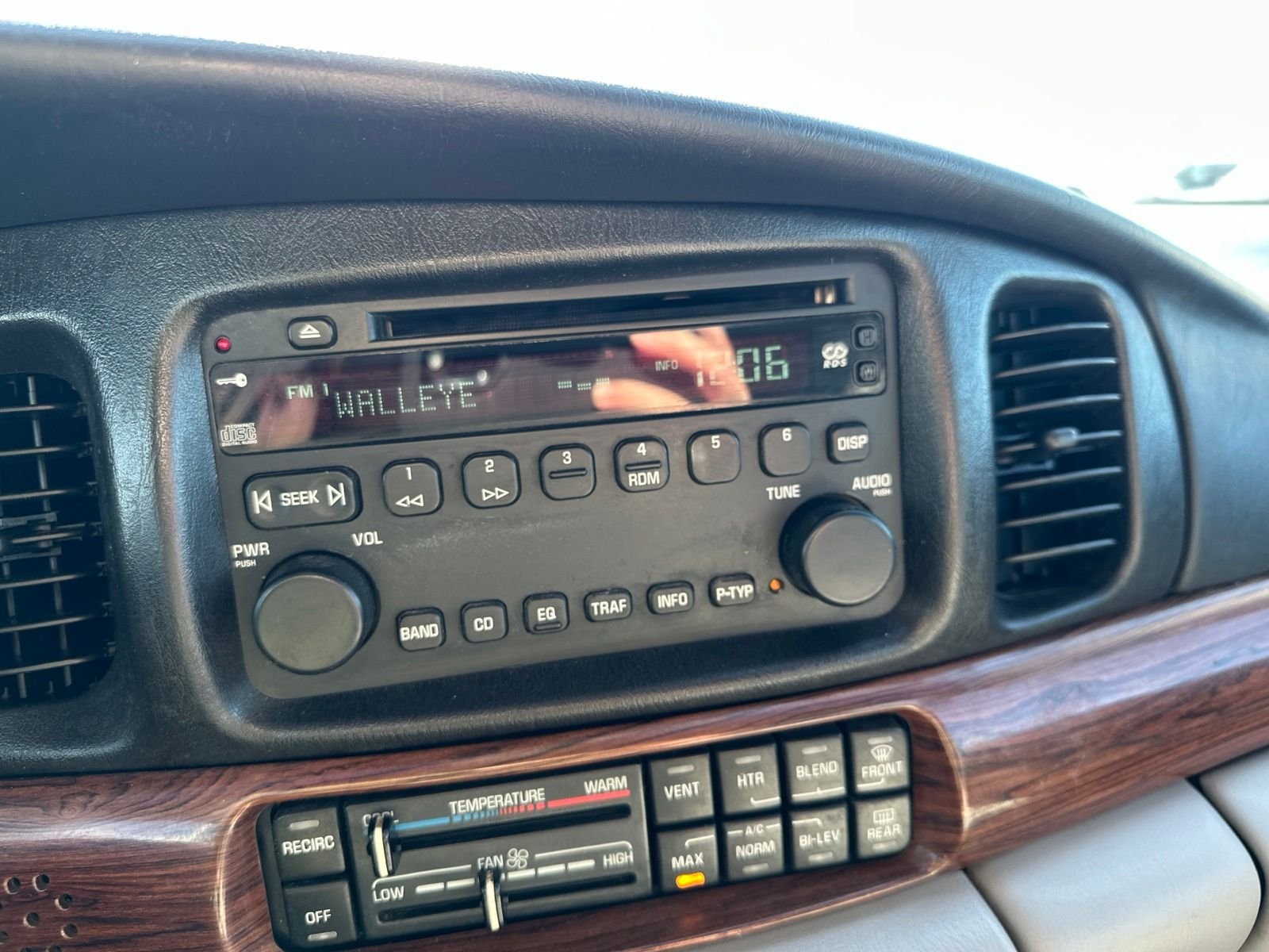 Used 2005 White Buick Custom image 54