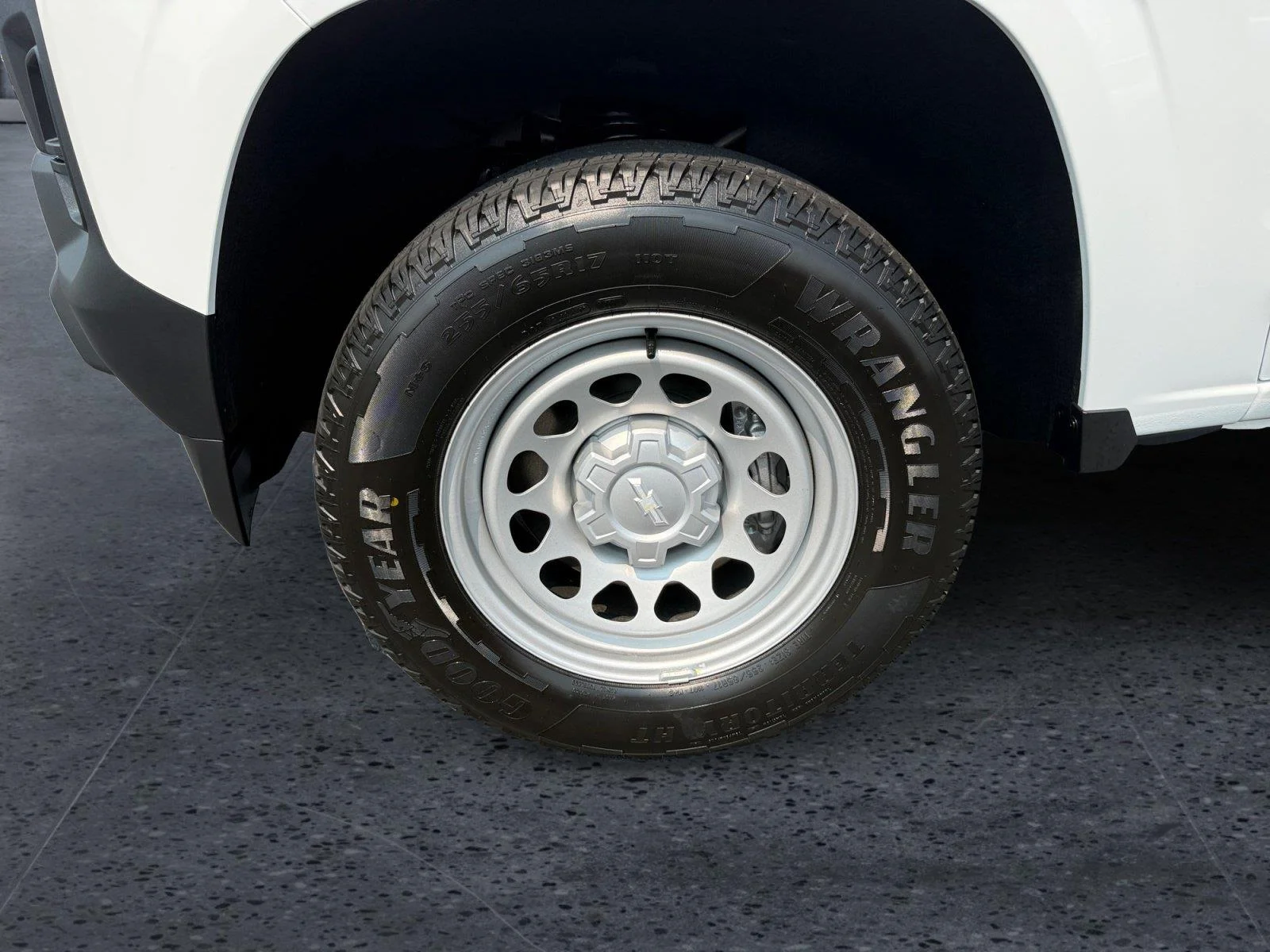 New 2026 Summit White Chevrolet WT image 9