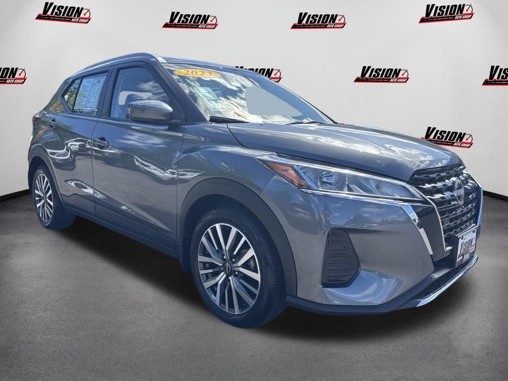Used 2023 Gray Nissan SV image 3