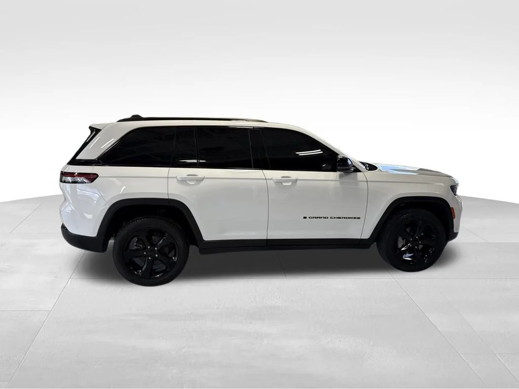 Used 2023 White Jeep Limited image 10
