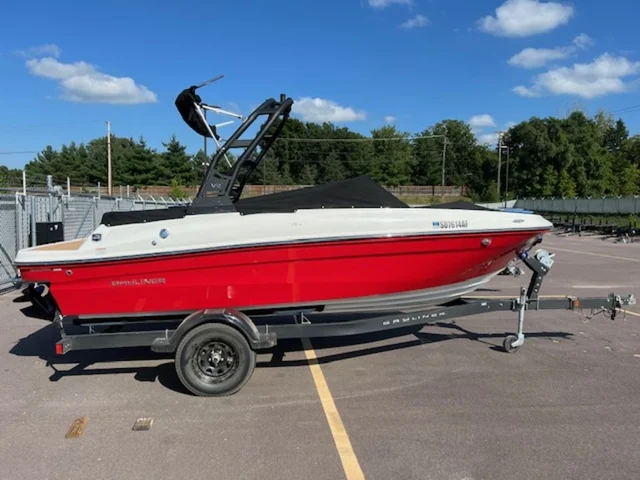 2023 Bayliner VR4 Bowrider 