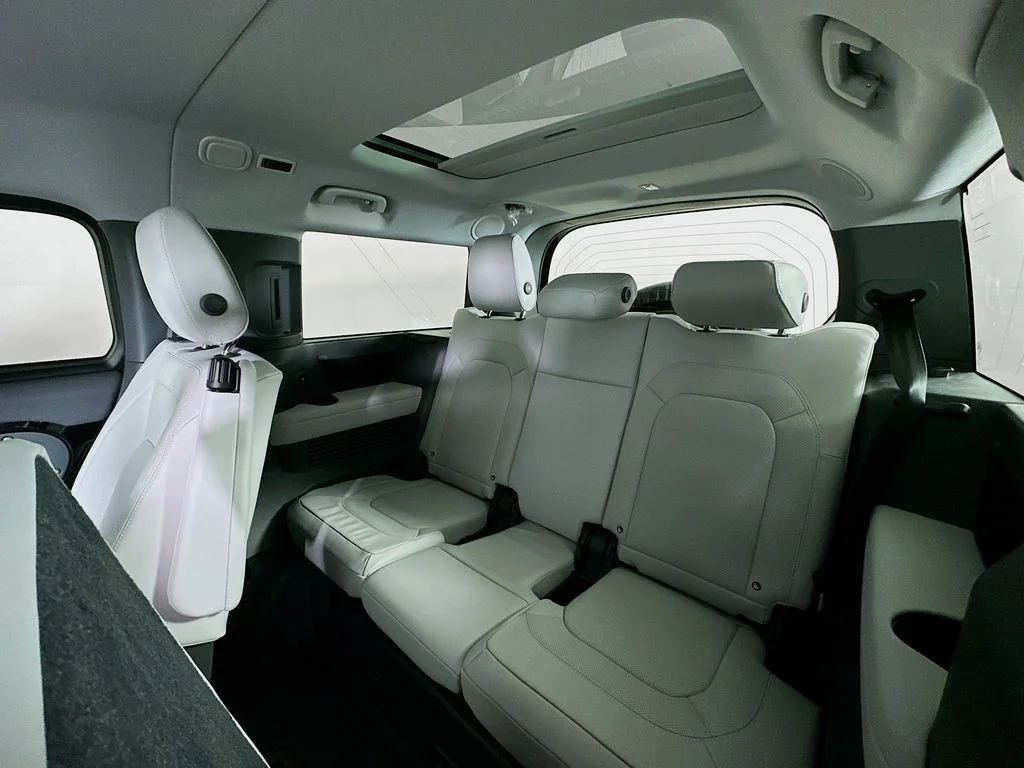 New 2026 Santorini Black Land Rover X-Dynamic SE image 29