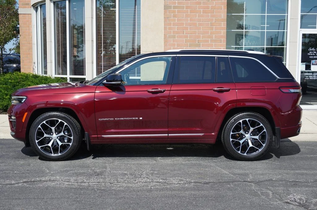 Used 2024 Red Jeep Summit Reserve image 2