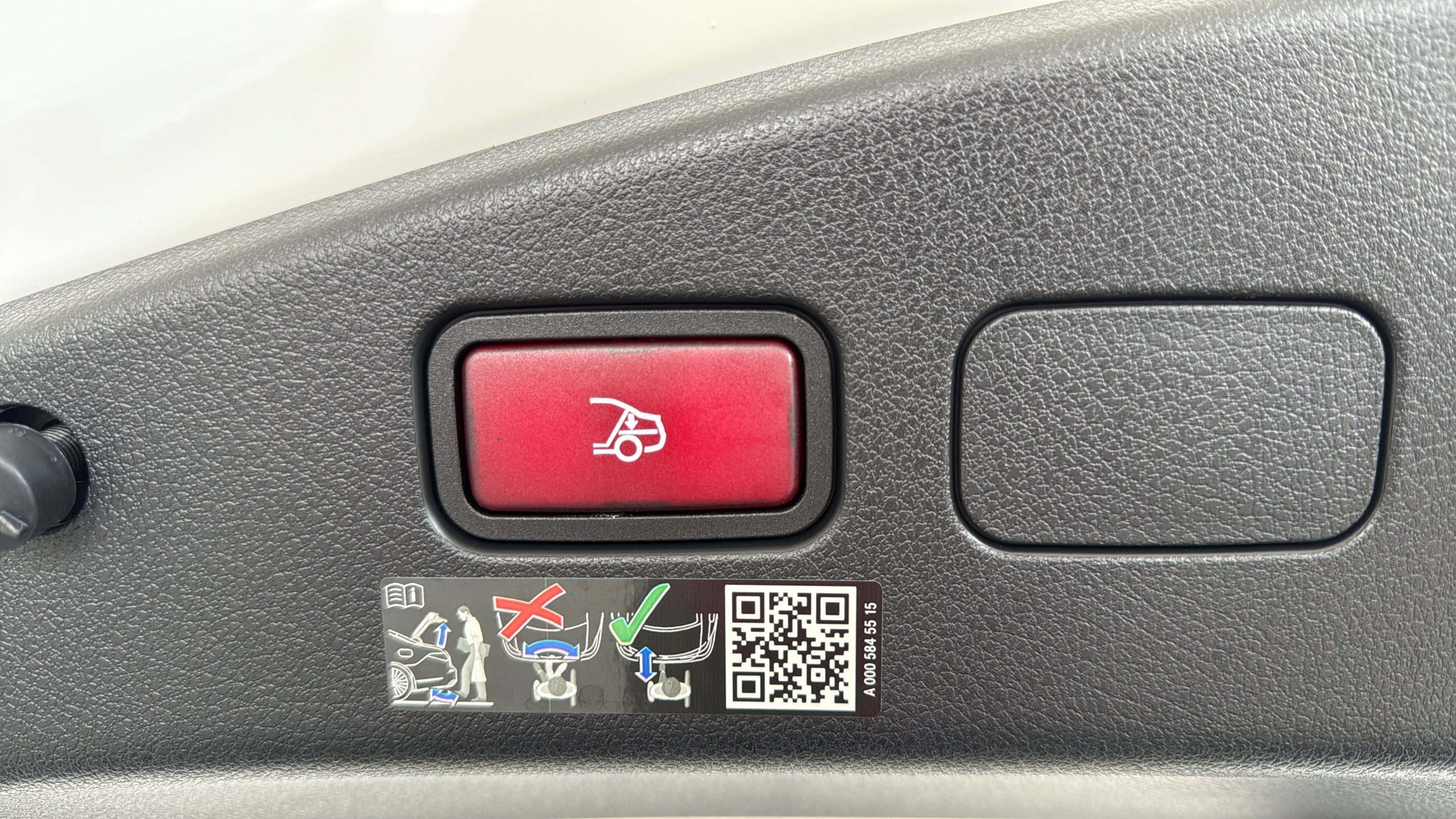 Certified Used 2026 Polar White Mercedes-Benz CLE 300 image 12