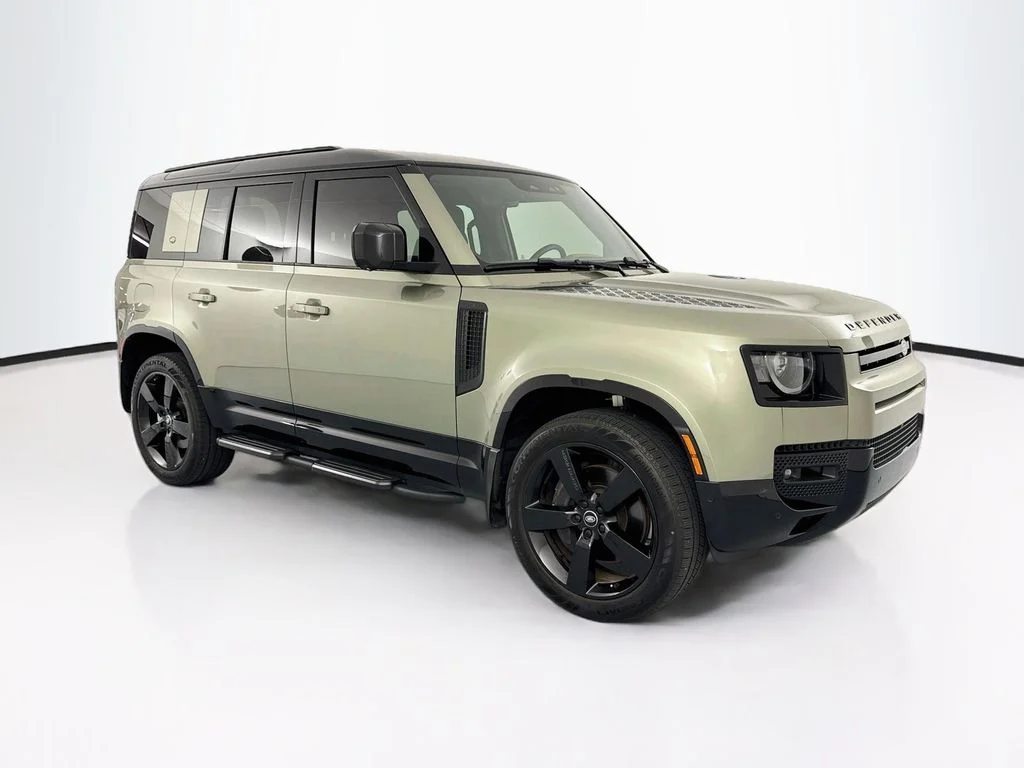 Used 2024 Green Land Rover X-Dynamic SE image 3
