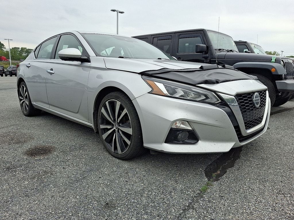 Used 2020 Silver Nissan 2.5 Platinum image 1