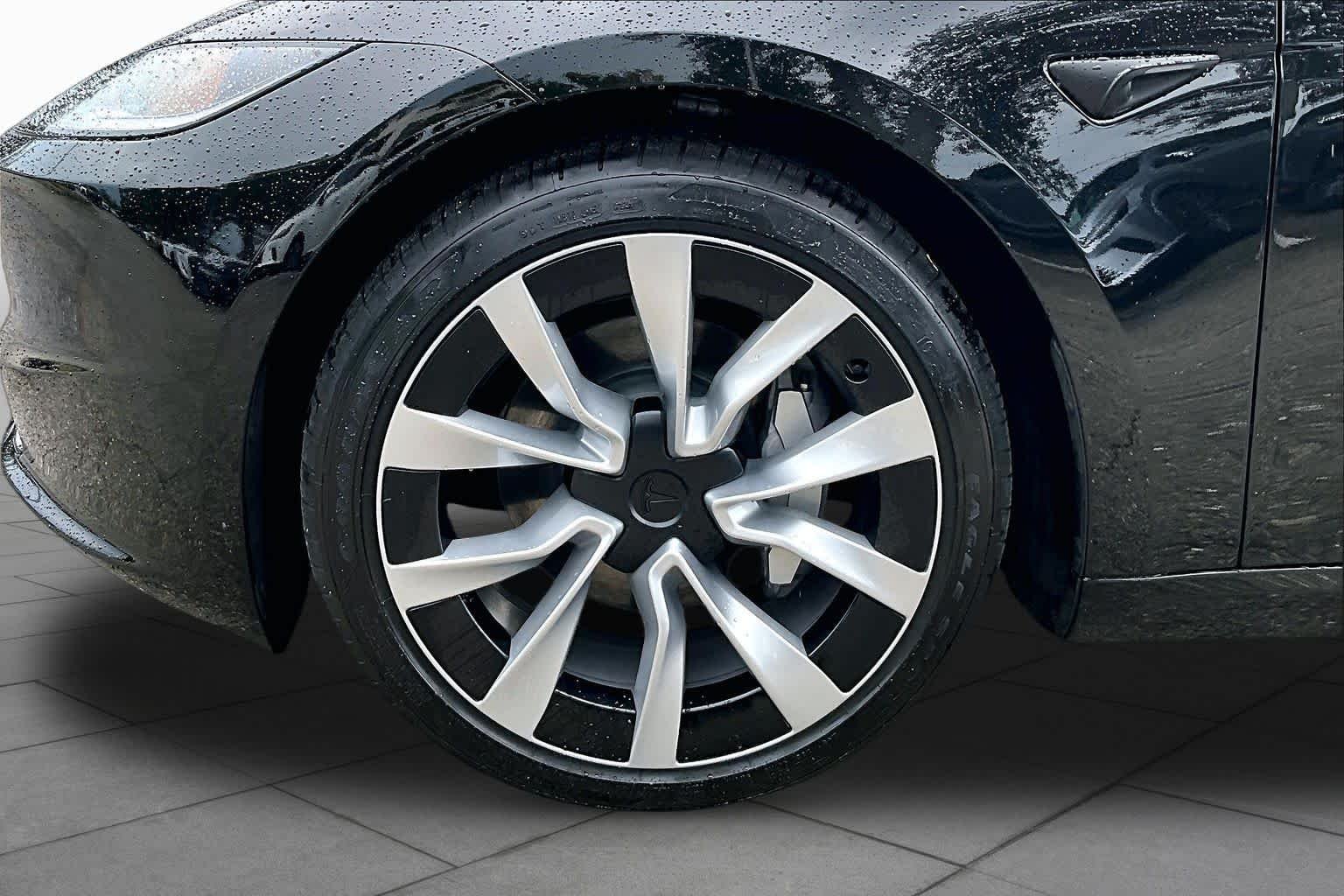 Used 2025  Tesla Long Range image 9