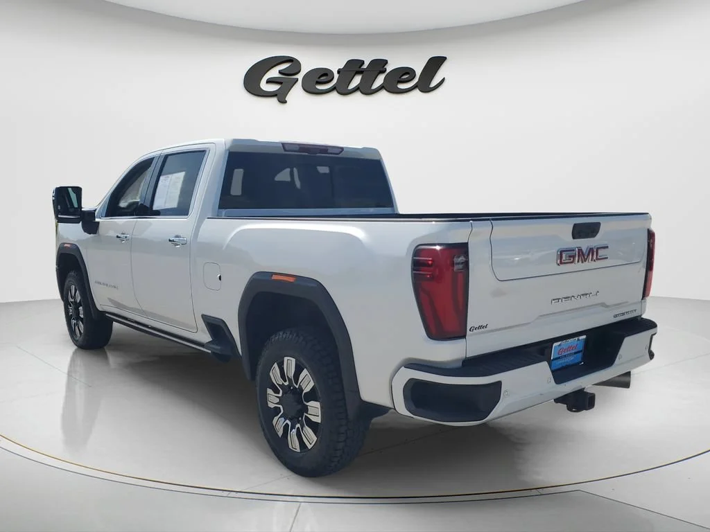 Used 2024 White Frost Tricoat GMC Denali image 7