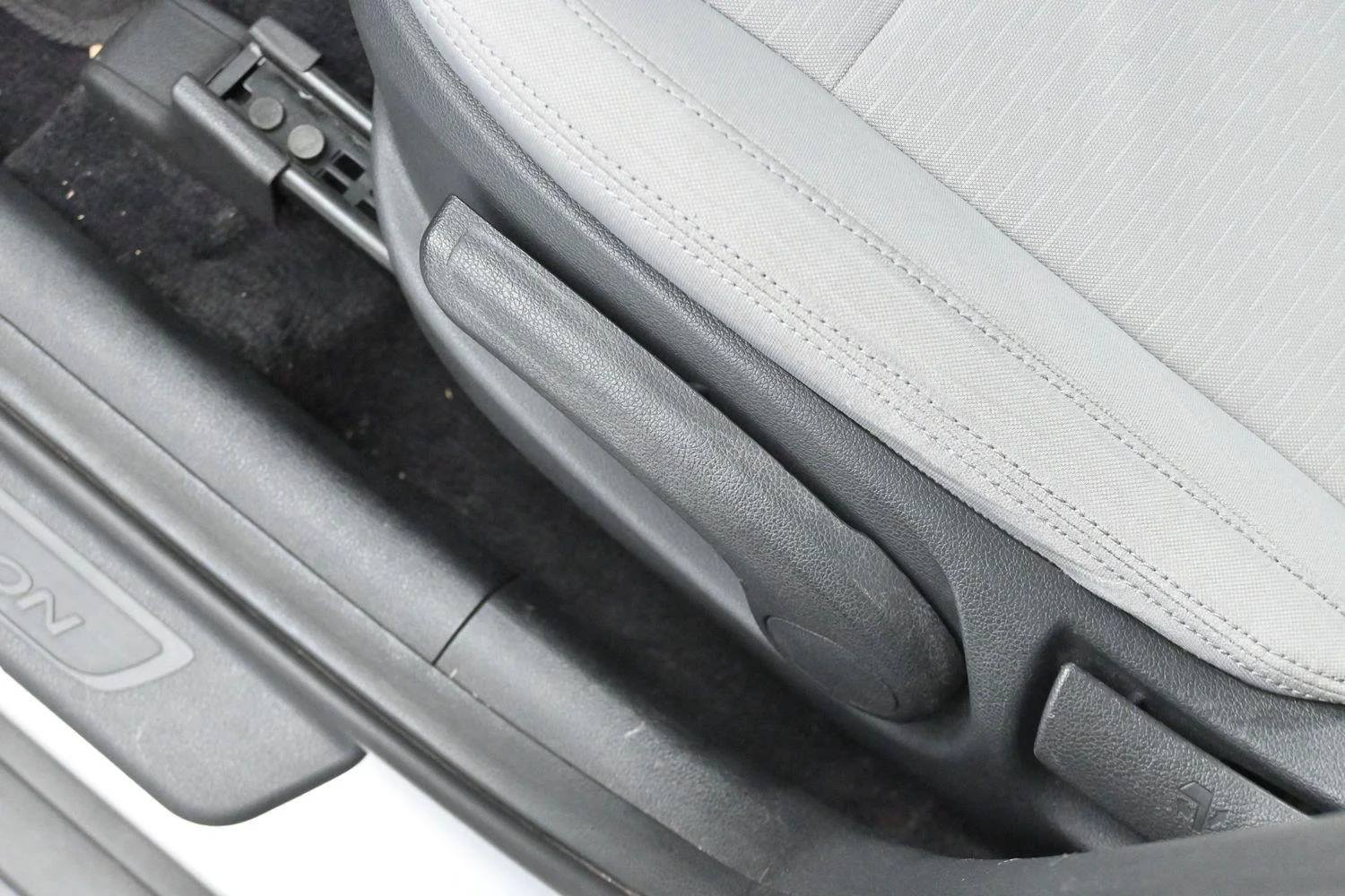 Used 2020 Stellar Silver Hyundai SE image 13