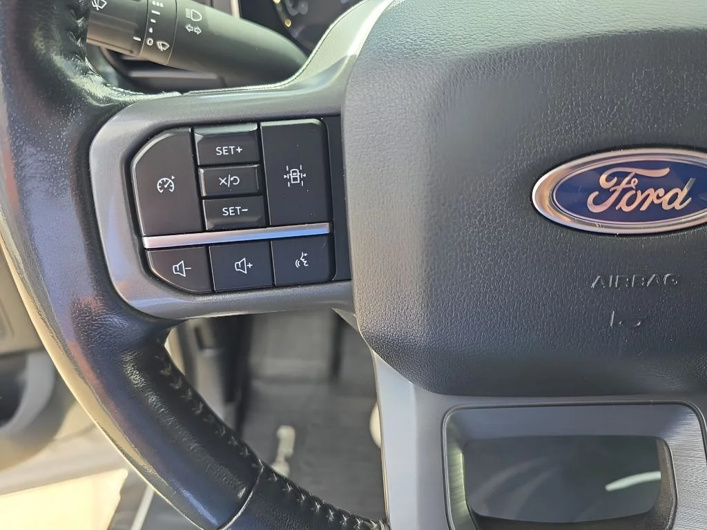 Used 2022 White Ford  image 31