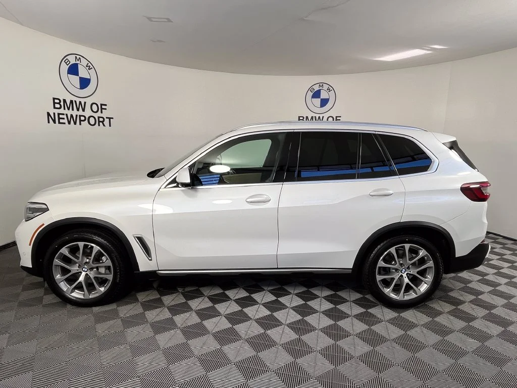 Used 2021 White Metallic BMW xDrive40i image 12