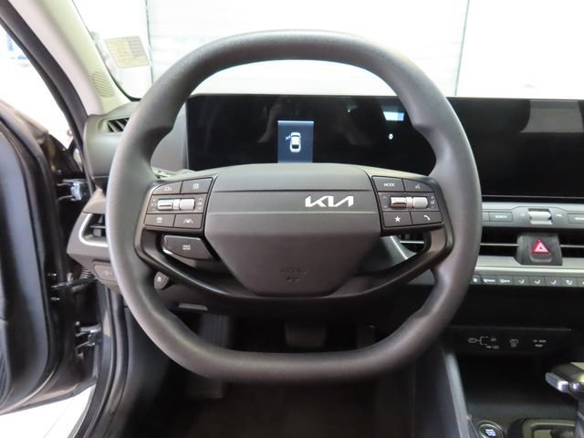 2025 Kia K4 LXS - Photo 8