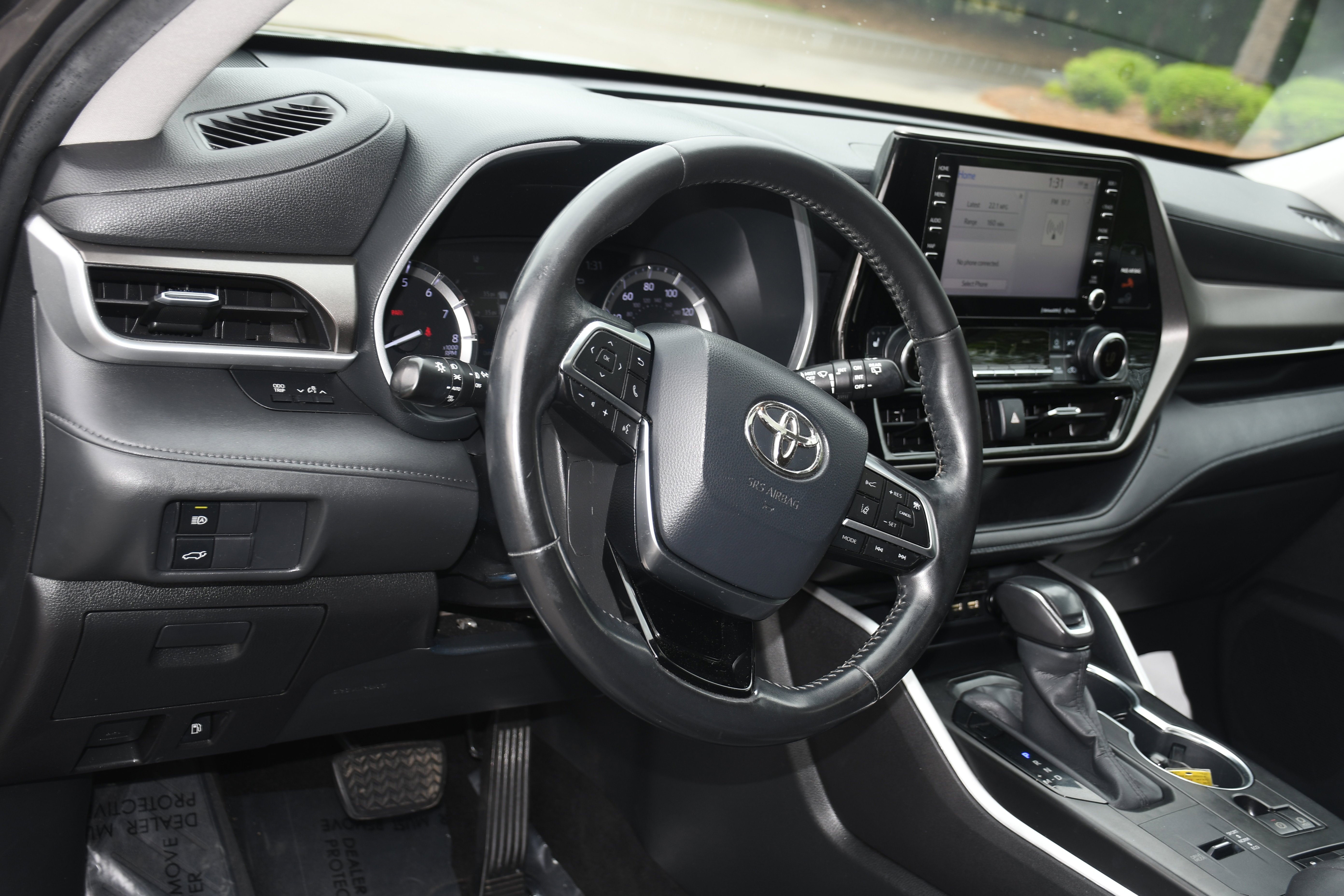 Used 2020 Gray Toyota XLE image 9