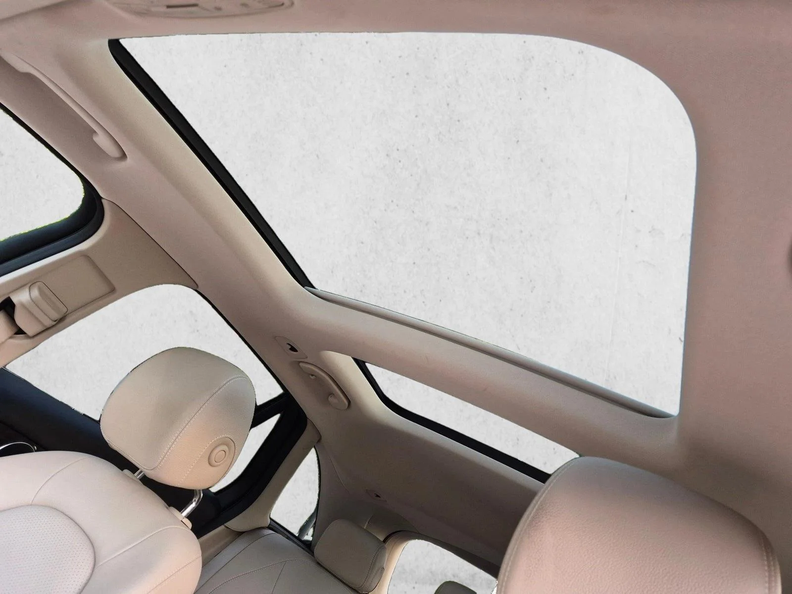 Used 2019 Polar White Mercedes-Benz GLC 300 image 13